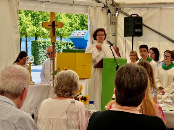 Dankte allen Helfenden des Fests: Brigitte Fischer Züger vom GV Urschweiz. Foto: Manuela Moser